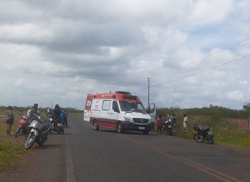 Acidente entre moto e bicicleta deixa três pessoas feridas em Pedro II; um deles em estado grave
