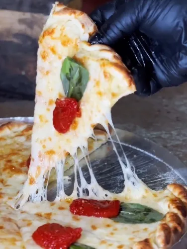 Quinta-feira é dia de pedir pizza na Pizzaria O Gordinho!