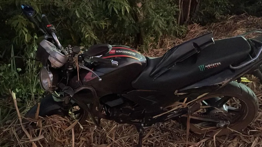 Motociclista fica ferido ao perder controle em curva na entrada de Pedro II