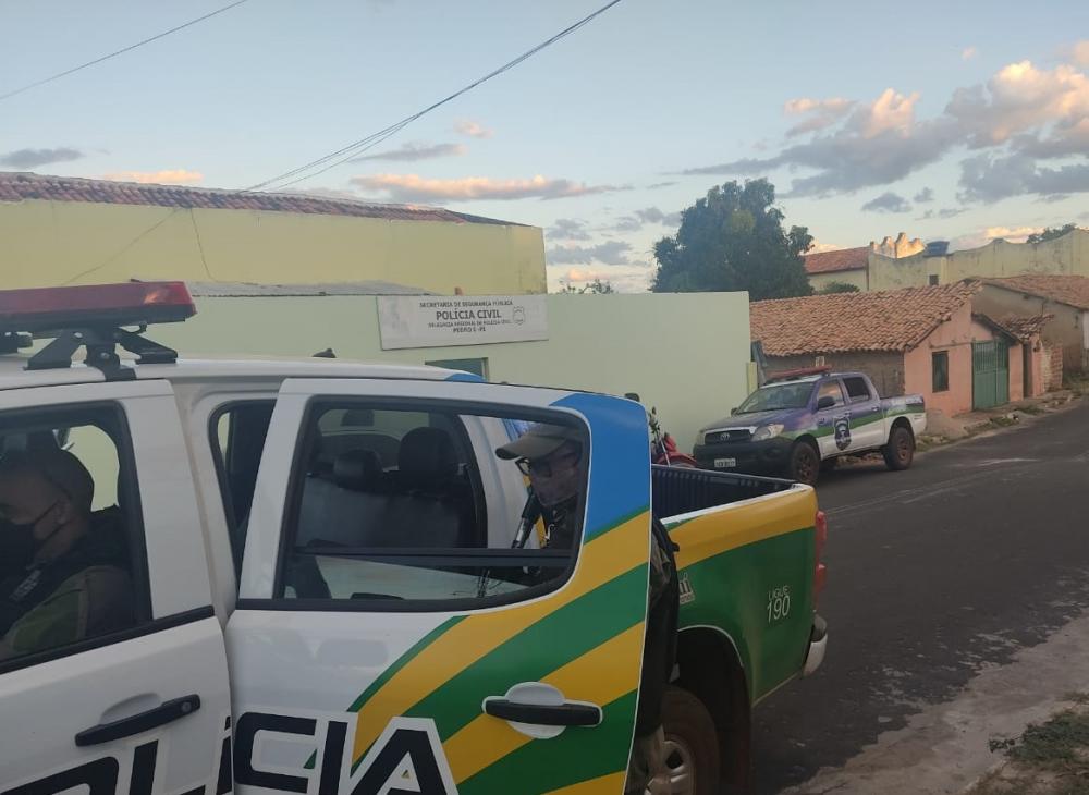 Homem é preso acusado de agredir idoso e ameaçar esposa em Milton Brandão 