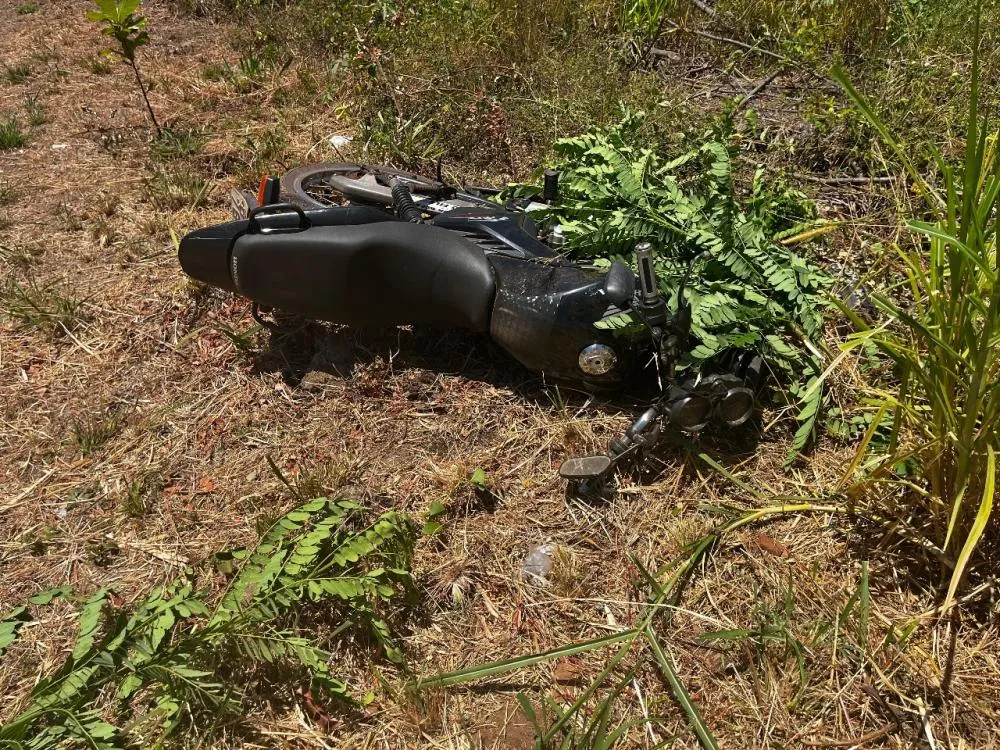 Homem fica ferido após perder controle da moto em curva em Pedro II