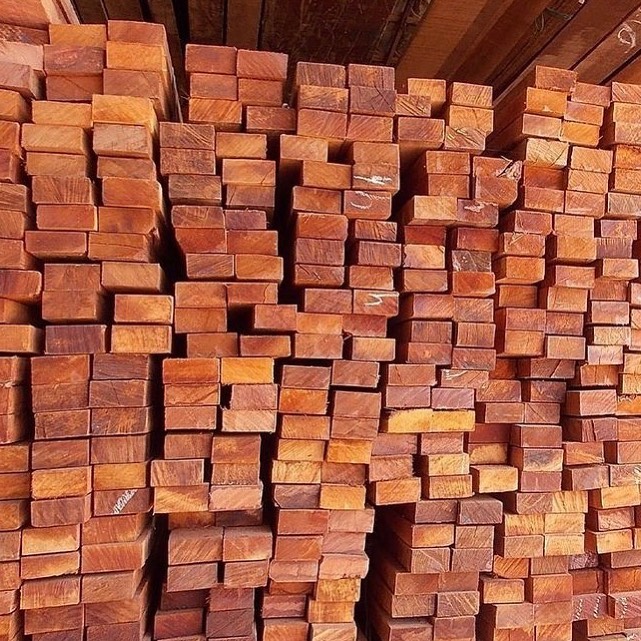 Vai construir ou vai reformar? Aqui na Madeireira Ramos você encontra a qualidade e a variedade em madeiras com o melhor preço da região