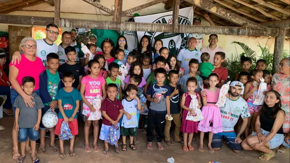 Mancha Verde distribui mais de 200 presentes, lanches e doces a crianças do sertão de Pedro II