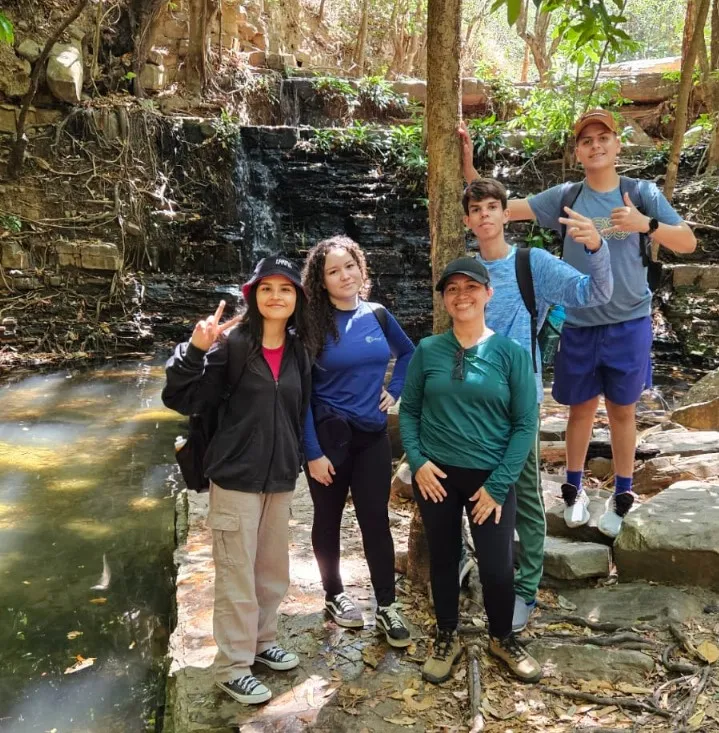 Equipe do PIBIC-JR do CETI Professora Angelina Mendes Braga Realiza Pesquisa sobre Ecoturismo em Pedro II