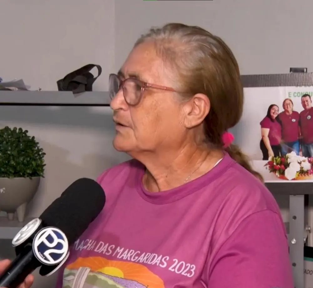 Dona Altina Uchôa, presidenta do STTR, fala sobre a assembleia geral que será realizada no próximo sábado em Pedro II.