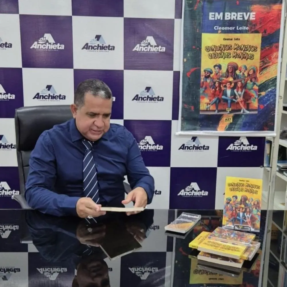 Escritor pedrossegundense lança livro em cerimônia na capital Teresina