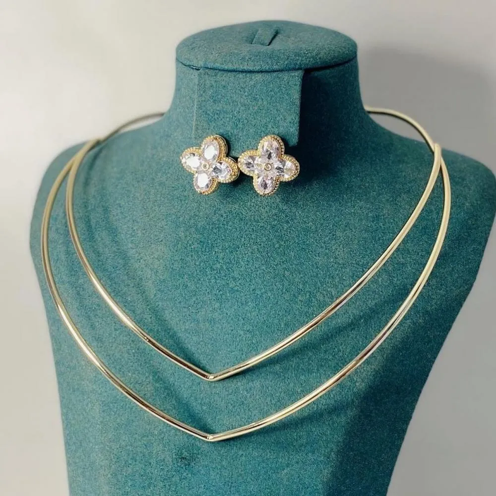 Tudo que você precisa para arrasar nas festas de fim de ano você encontra na Loja Rosa Clara!