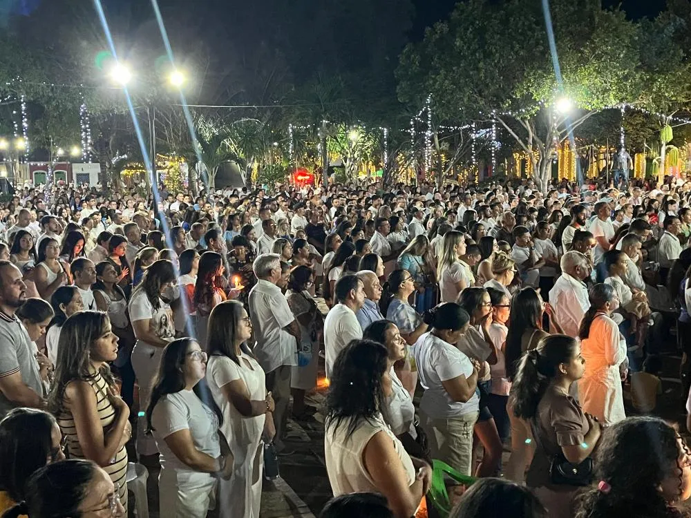 Multidão acompanha procissão de abertura dos Festejos de Nossa Senhora da Conceição em Pedro II