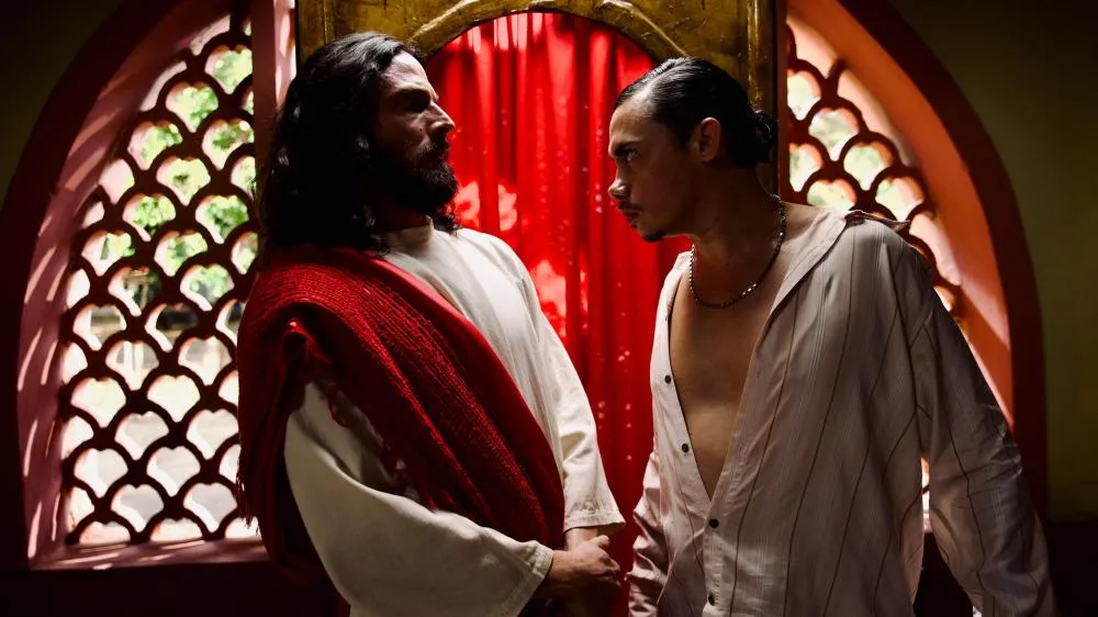 Divulgadas as Primeiras Imagens do Filme “Cruz Para Quem Merece” 