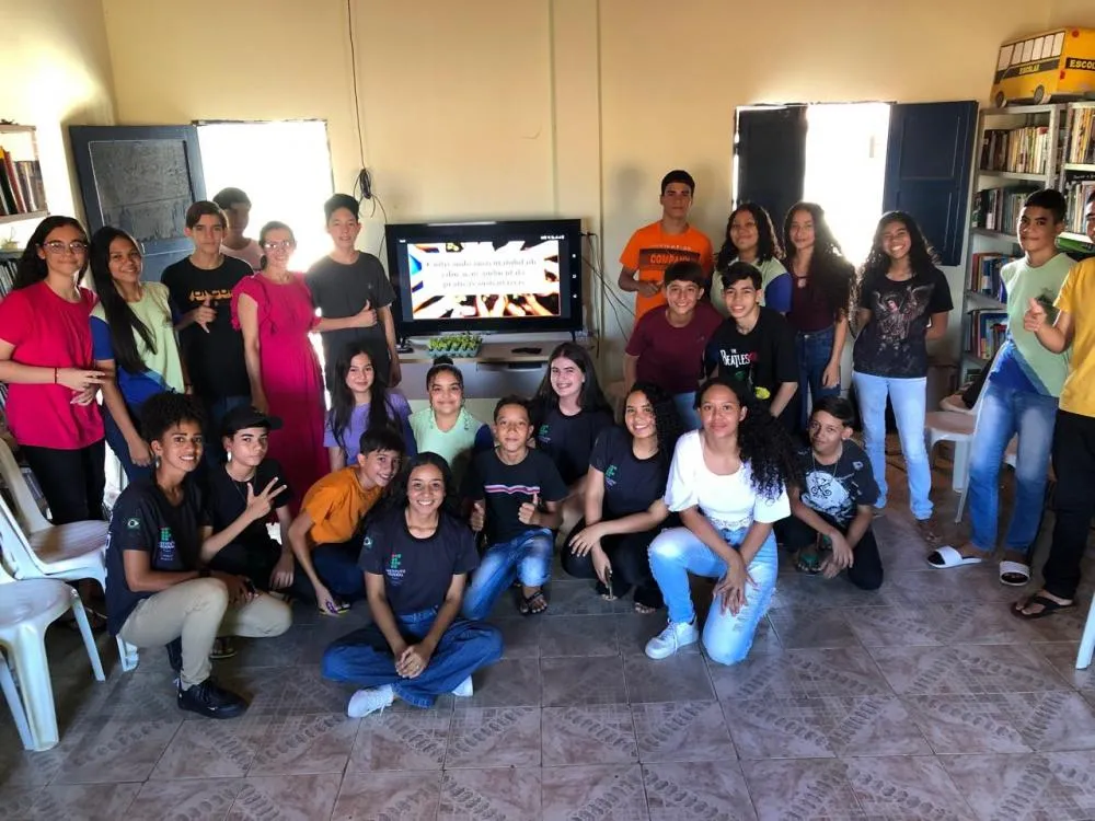 Alunas de Ciências Biológicas do IFPI de Pedro II desenvolvem projeto de educação ambiental em escola de Milton Brandão