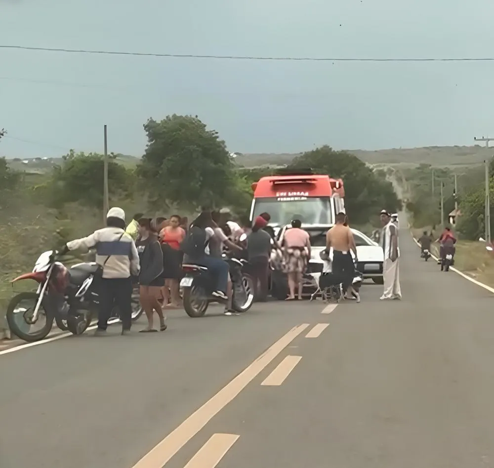 Colisão entre carro e moto deixa presidente do STTR ferida na zona rural de Pedro II