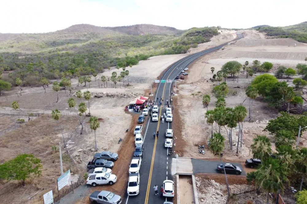 Rodovia PI-258 que liga Domingos Mourão-PI a Carnaubal-CE é inaugurada