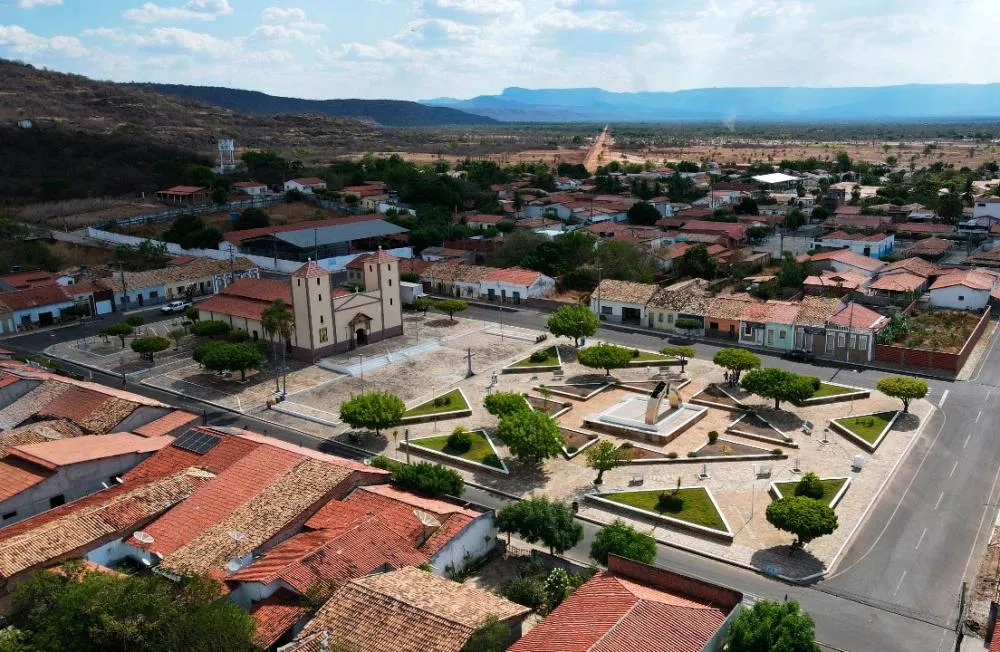 Domingos Mourão completa 62 anos neste domingo (29), com show ao vivo de Banda Styllus, Forró Real e Rayzeira Fera