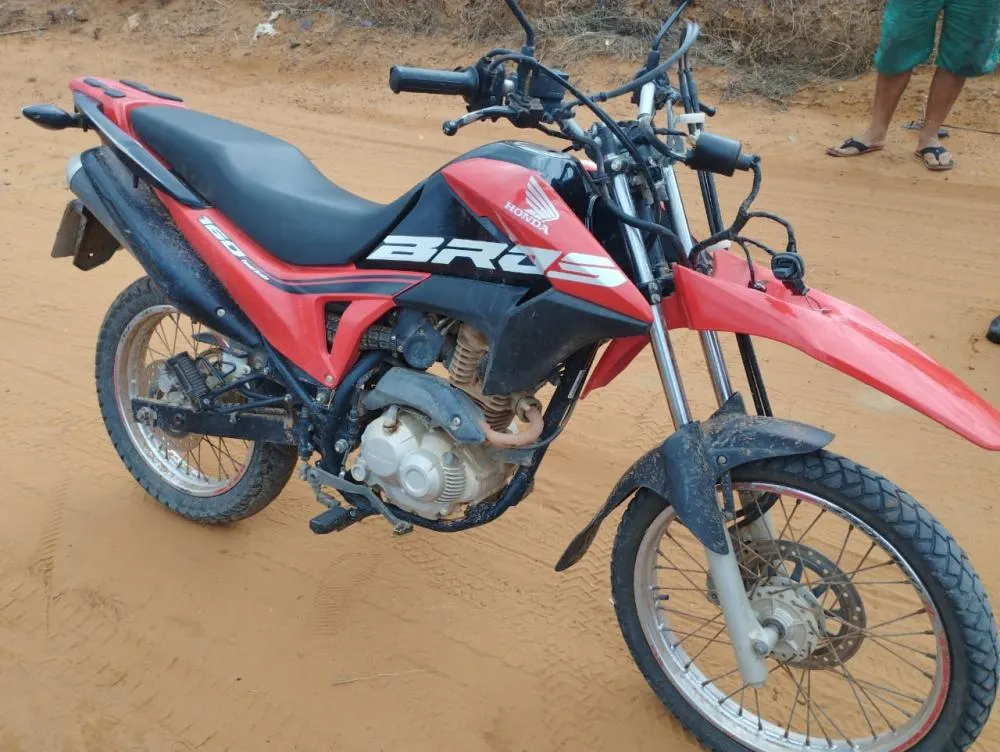 Polícia Militar recupera motocicleta roubada em Poranga