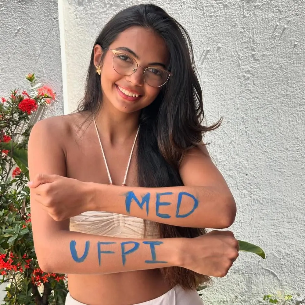 Jovem pedrossegundense que tirou 960 pontos na redação do Enem é aprovada em Medicina na UFPI