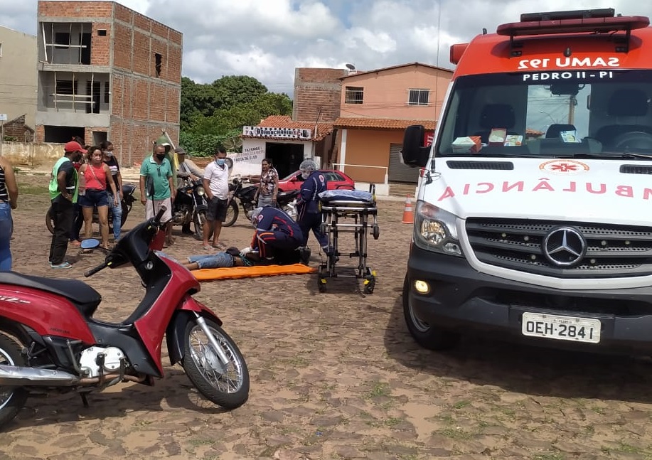 Colisão entre carro e moto deixa um jovem ferido, em Pedro II
