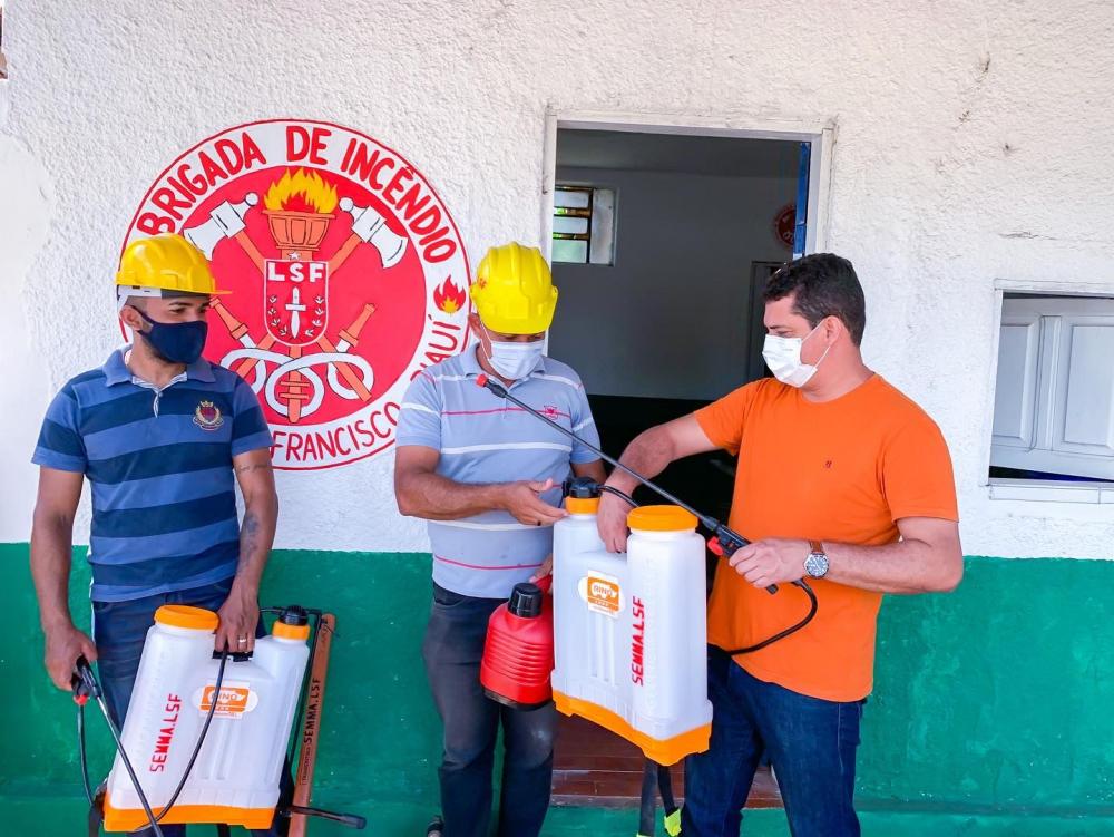 Prefeitura de Lagoa de São Francisco faz entrega de equipamentos para a brigada de incêndio do município