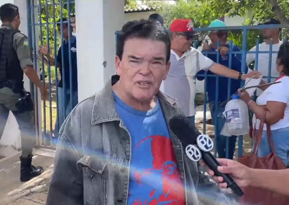 Manifestação em frente a Agespisa