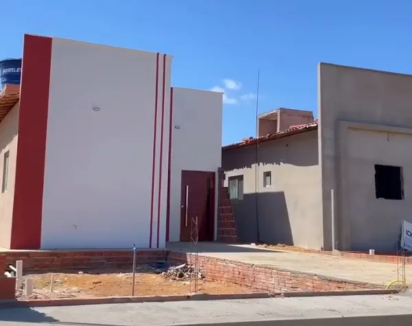 Tire seus planos do papel e construa a casa dos seus sonhos com a Construtora Ideal!