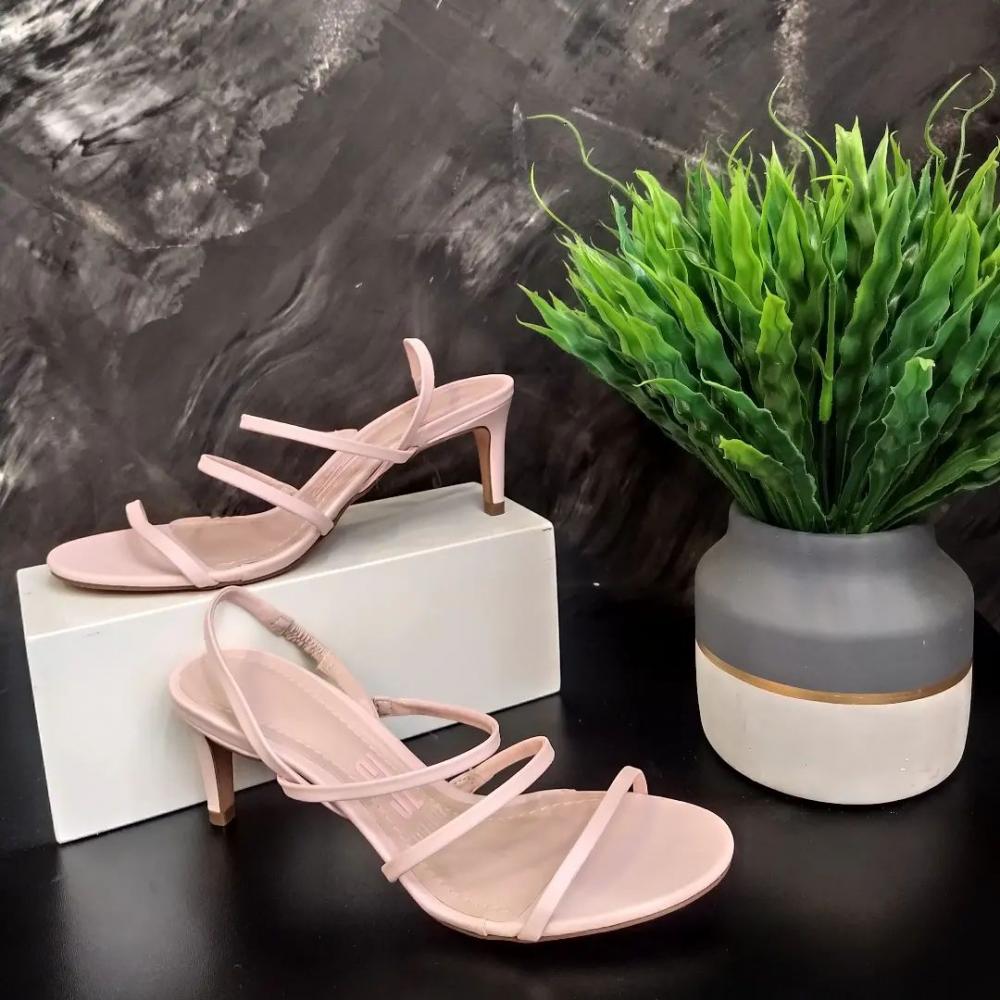 Precisa ficar no estilo? Então você precisa vir para a Ponto Charme! As melhores marcas com as melhores condições da região; venha conferir!