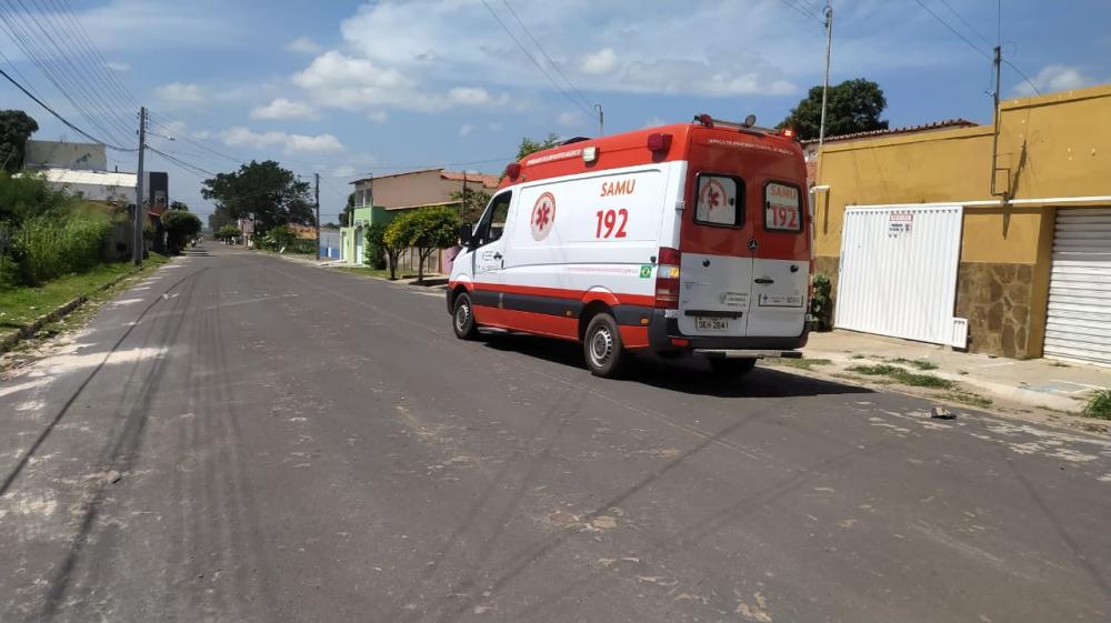 Homem fica ferido em colisão de moto com cachorro no Bairro Boa Esperança, em Pedro II 