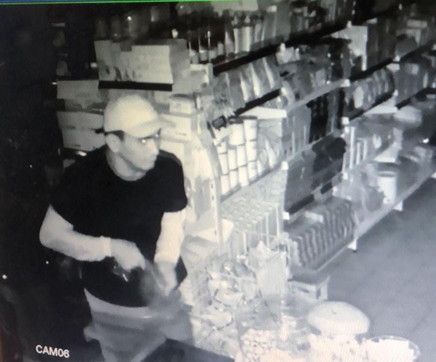 Vídeo: Comércio é arrombado e furtado no Centro da Lagoa de São Francisco, PI