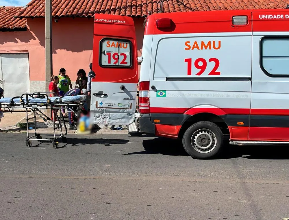 Colisão entre motos deixa mulher ferida em Pedro II