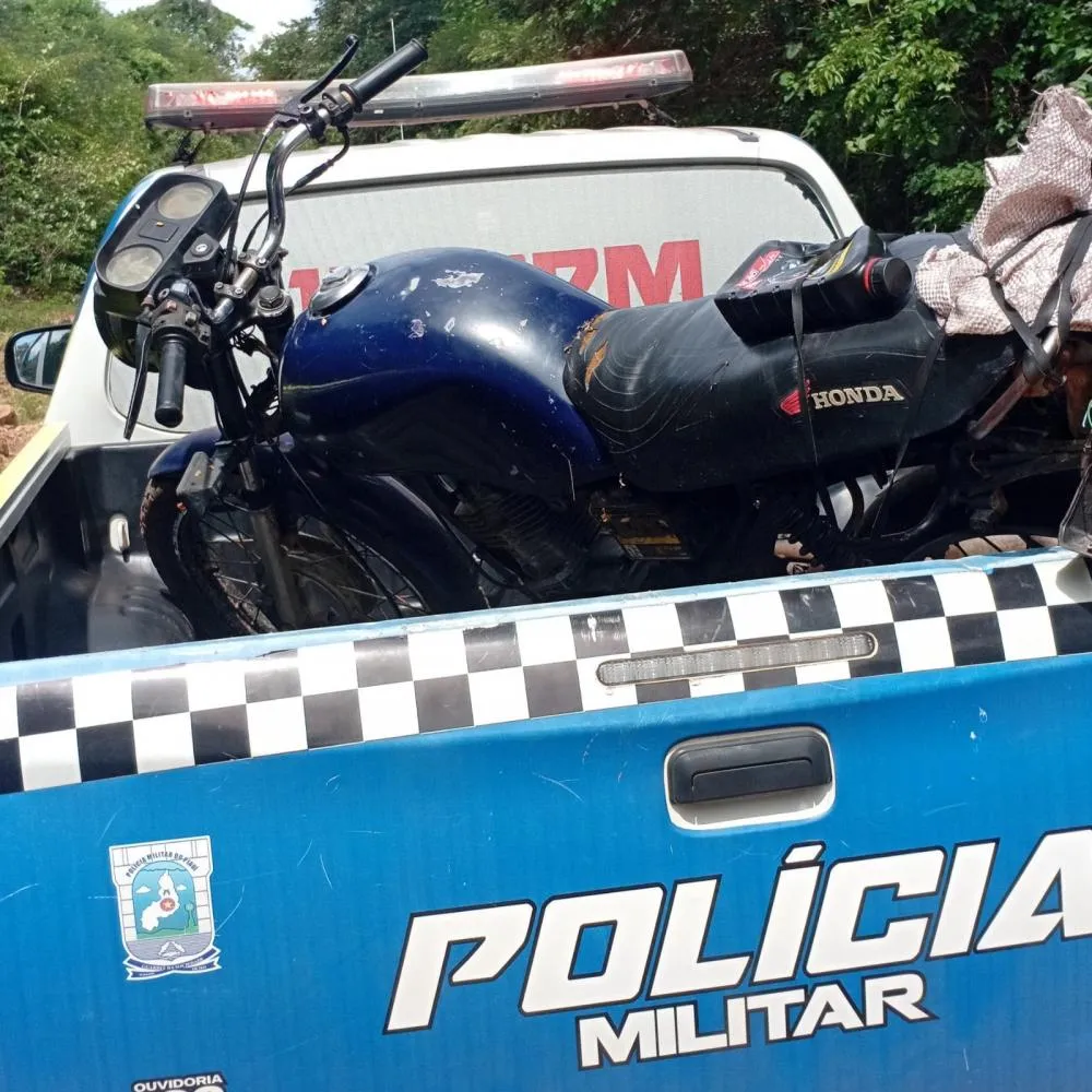 Moto com restrição de roubo/furto é encontrada abandonada na zona rural de Lagoa de São Franciso 