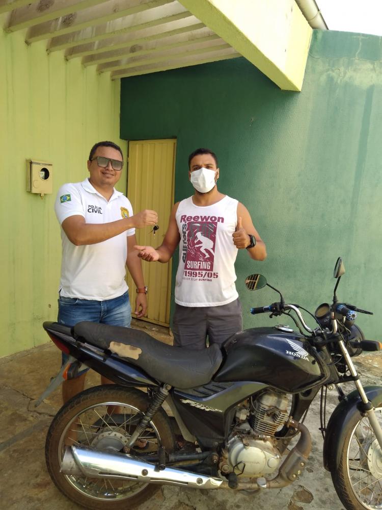 Polícia faz restituição de moto que havia sido furtada, em Pedro II 