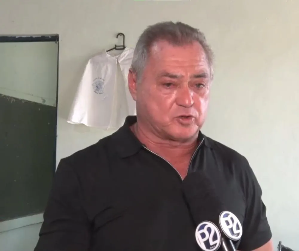 Prefeito Evangelista Resende fala sobre a inauguração da praça na comunidade Açude dos Dandoras, zona rural do município.