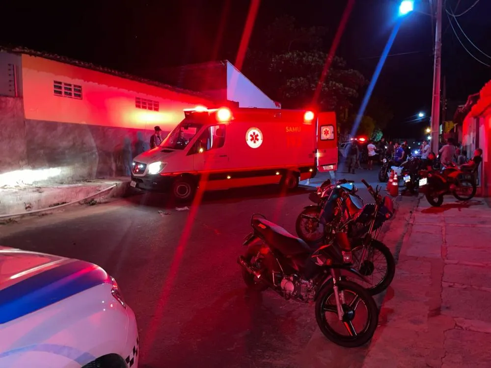 Três pessoas ficam feridas após colisão entre motocicletas em Pedro II