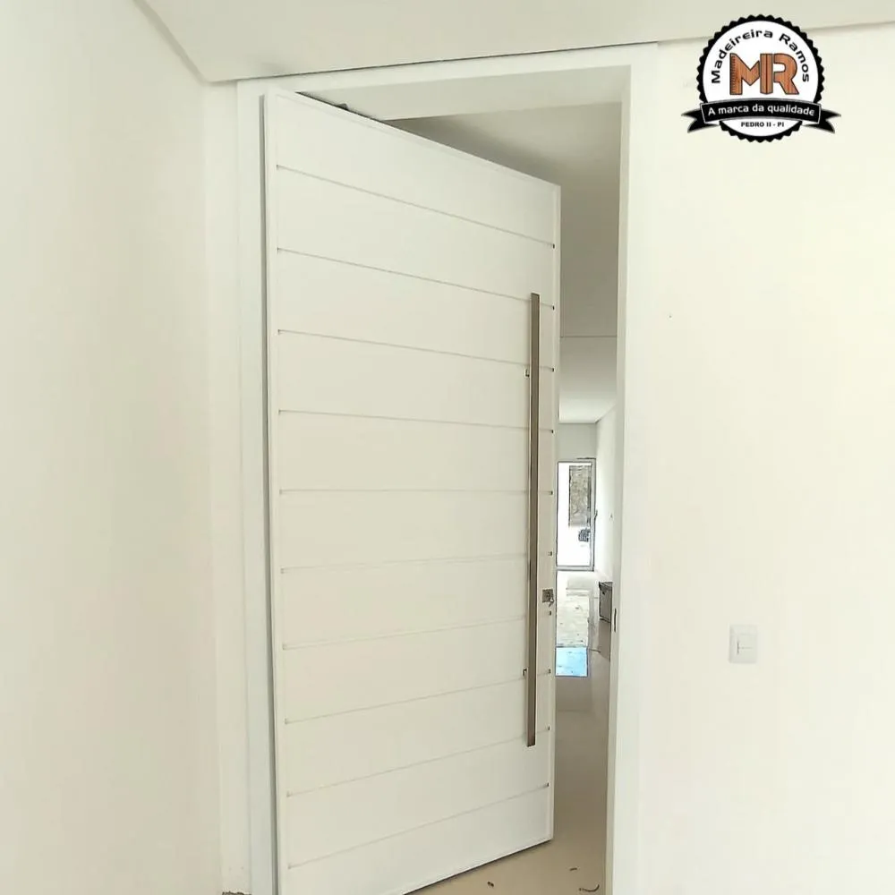 Transforme seu espaço com elegância e resistência das portas Pormade na Madeireira Ramos!