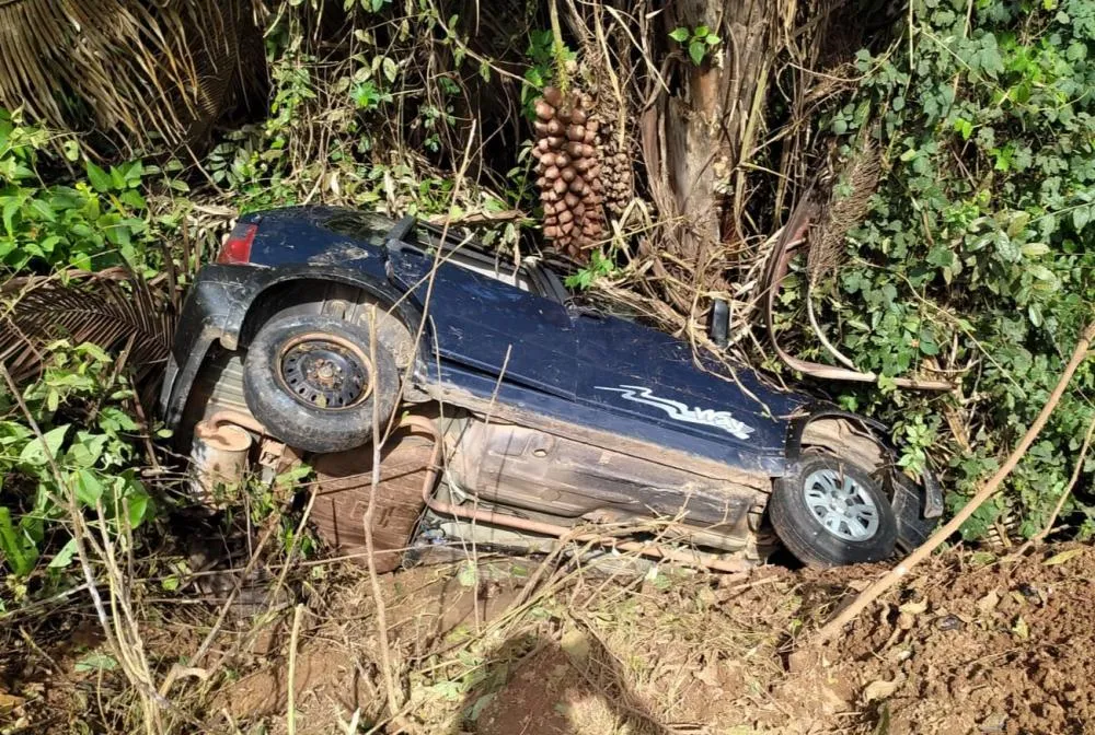 Homem fica ferido após capotamento de carro na PI-327, entre Pedro II e Lagoa de São Francisco