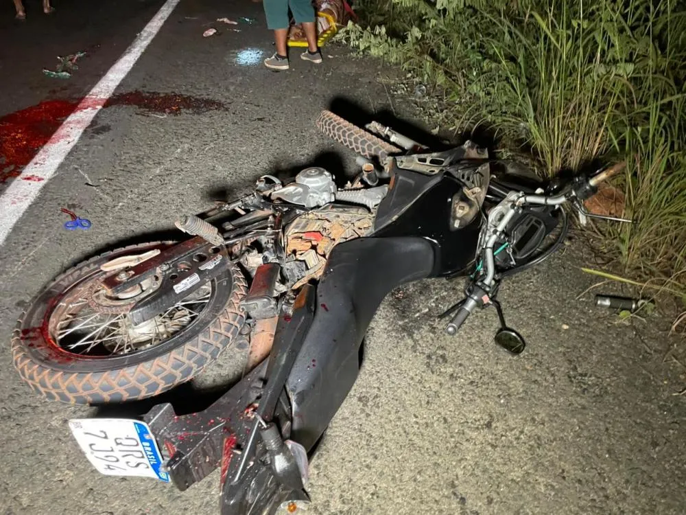Casal fica gravemente ferido após colisão entre moto e caminhonete em Pedro II