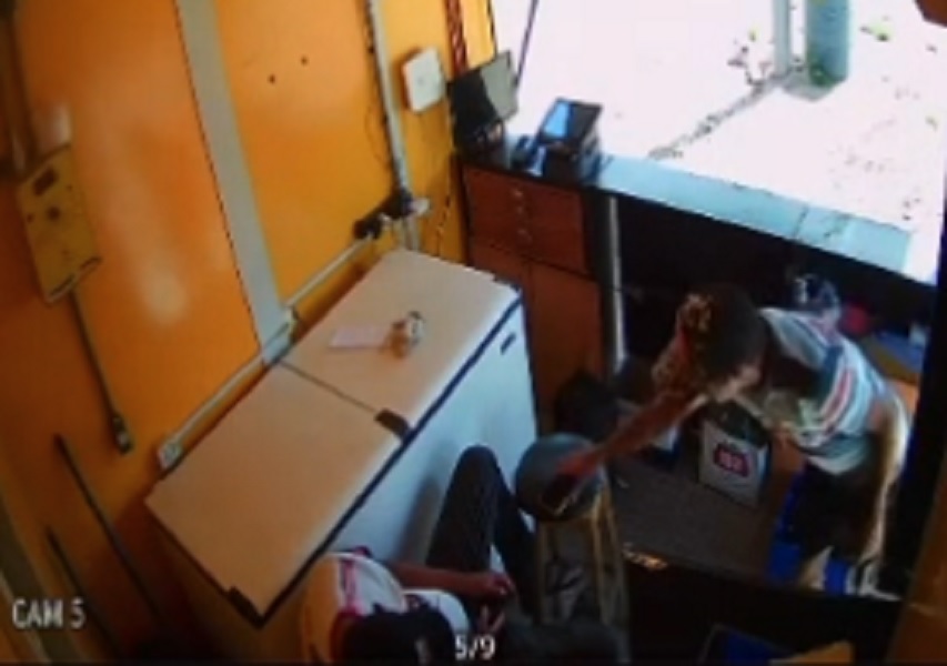 Câmera de segurança flagra furto de celular, em Pedro II 