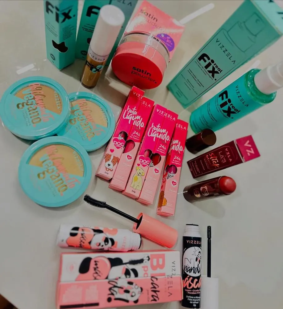 Deixe seu look mais completo com acessórios e maquiagens da Loja Rosa Clara!