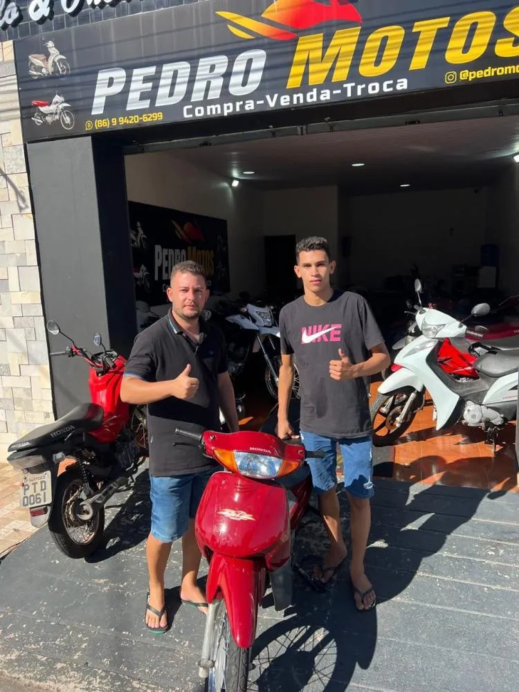 Pedro Motos realiza entrega da Honda Biz ao ganhador do sorteio!