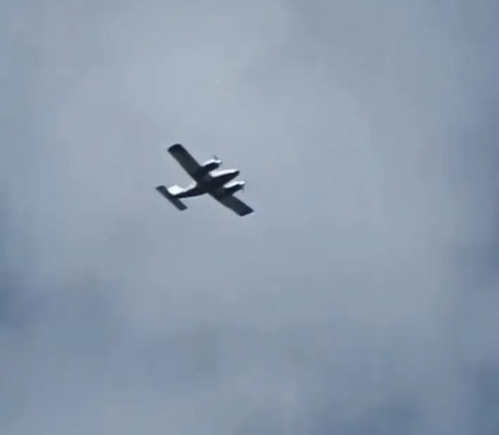 Avião chama atenção ao sobrevoar Pedro II; voo pode estar relacionado à identificação de áreas para parques eólicos no Piauí