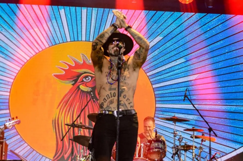 Detonautas leva multidão ao delírio no encerramento do Festival de Inverno