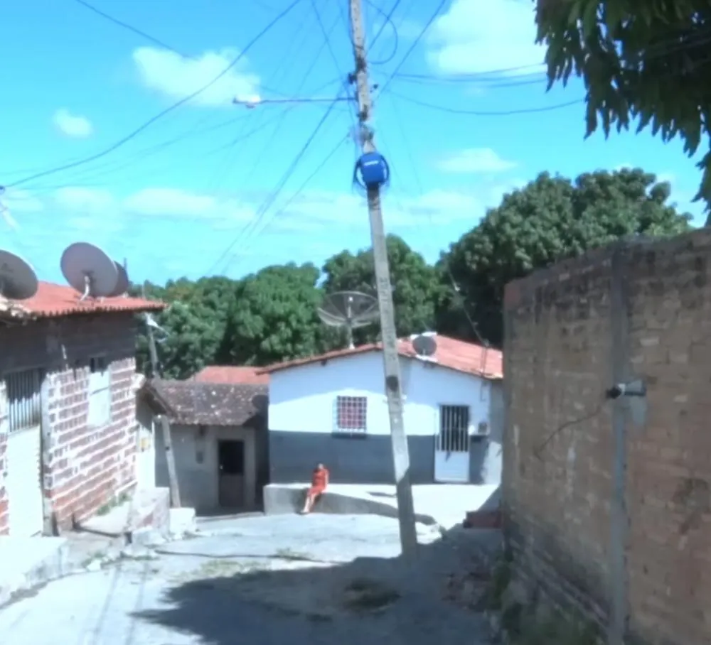 Temendo queda de postes sobre residências, moradores do bairro Capelinha em Pedro II pedem providencias por parte da empresa responsável; confira!