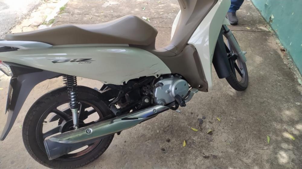 Colisão entre carro e moto deixa uma mulher ferida em Pedro II