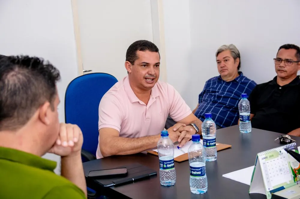 Prefeito João Arilson realiza reunião unificada com os nove vereadores para discutir precatórios do Fundef