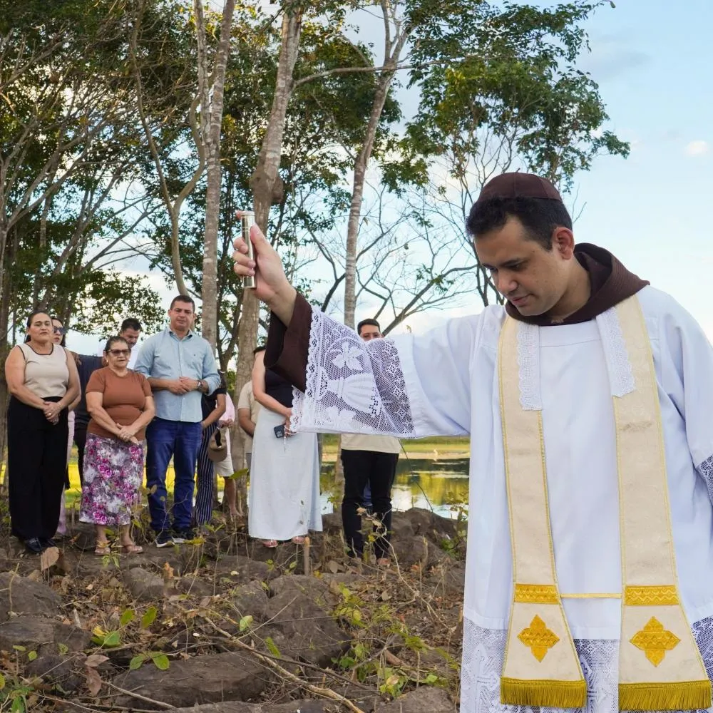 Prefeito João Arilson e Paróquia lançam pedra fundamental da imagem de São Francisco na orla da lagoa