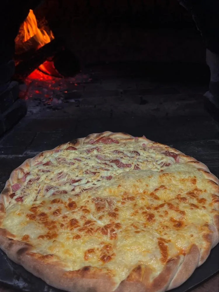 As pizzas mais gostosas de Pedro II estão esperando por você na Pizzaria O Gordinho!