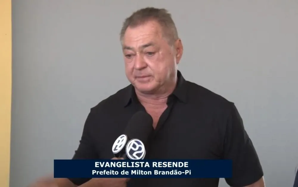 Prefeito Evangelista Resende assina ordem de serviço para a instalação de usina solar em Milton Brandão. Confira!