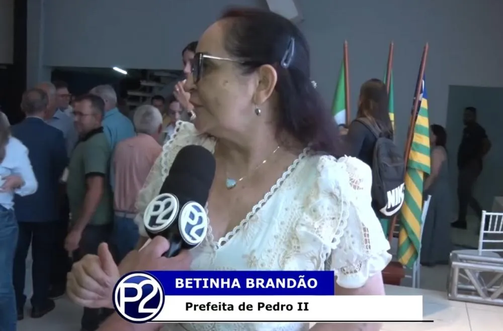 Ordem de serviço é assinada para a construção do Portal da Serra, do Mirante da Santa — que terá imagem de 14 metros de Nossa Senhora da Conceição — e do Centro Esportivo no bairro Umburana, em Pedro II. Saiba mais!