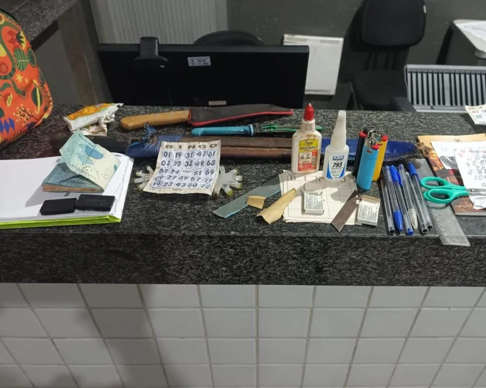 Quatro homens são presos após fraudar cartelas de bingo beneficente e tentar subornar policiais em Milton Brandão