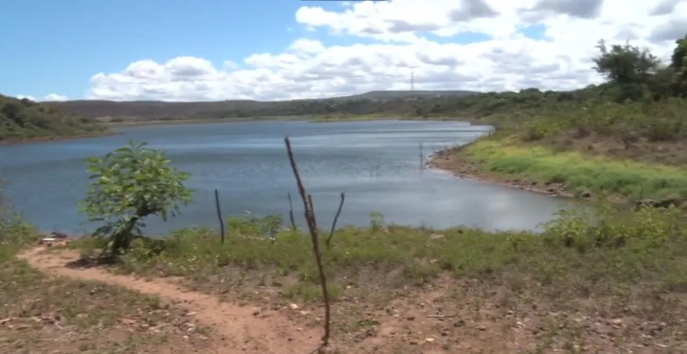 Zé Fernando, operador de máquina que trabalhou na construção do Açude Joana, faz análise da situação do reservatório, prevê o próximo período chuvoso e defende a construção de um novo açude; saiba mais!