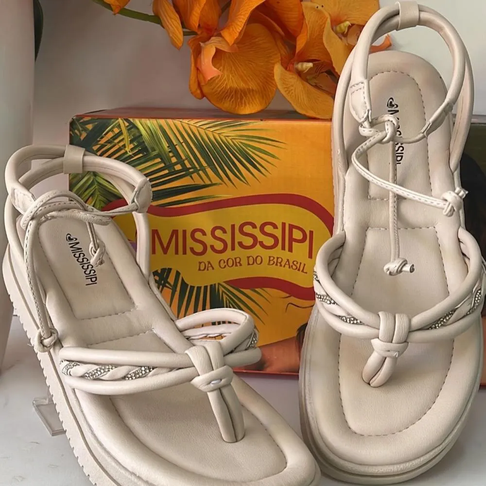 Produtos de moda, perfumes e acessórios que renovam seu estilo você encontra na Capital Magazine em Pedro II!